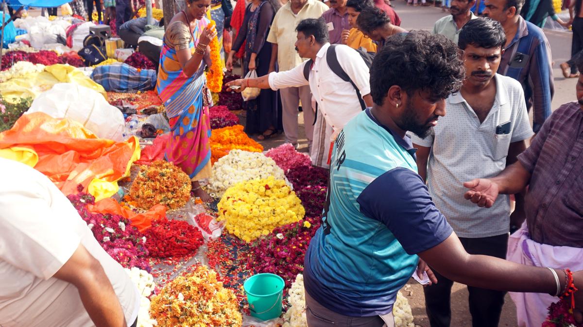 Thiru Onam eve shopping fervour, Uthrada Pachil, peaks in Kerala on Thursday