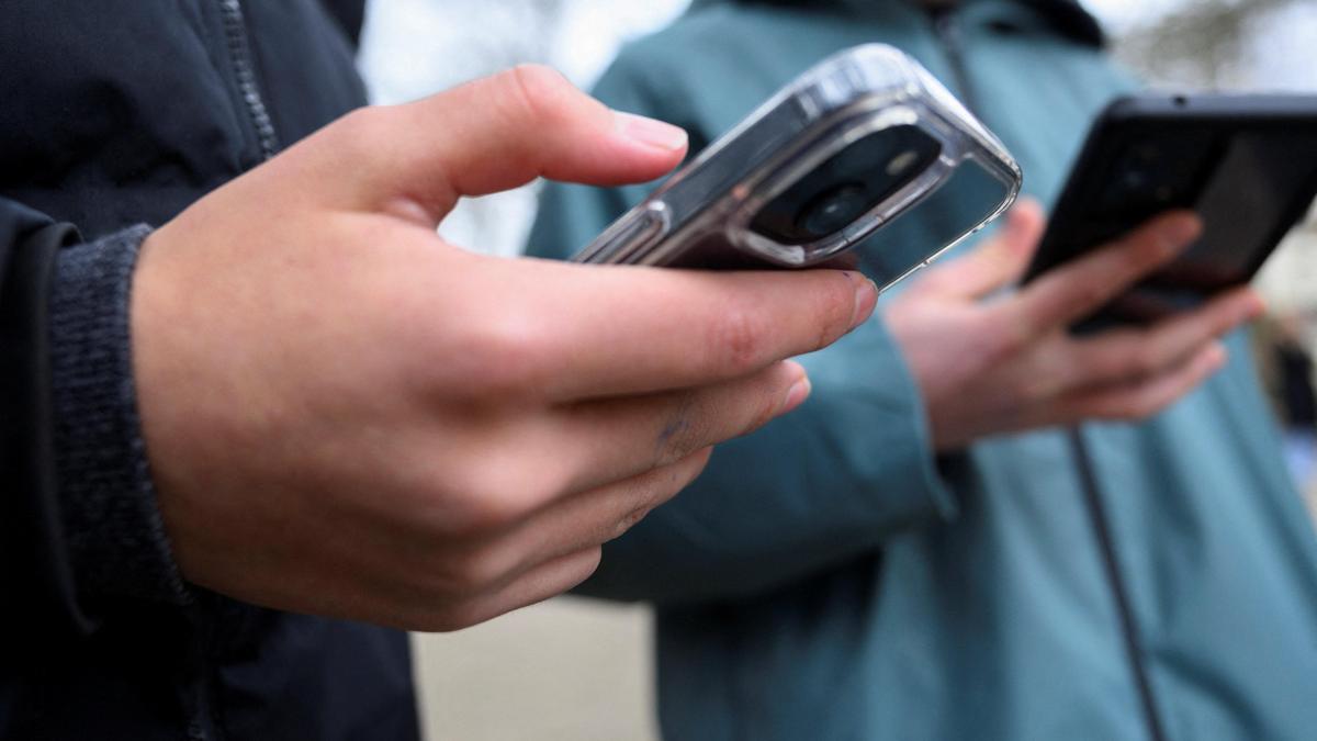 Under global spotlight, Australia plays hardball on social media ban