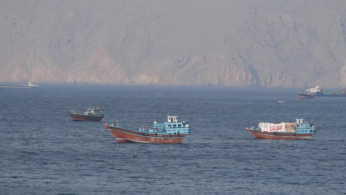 Mechanised sailing vessel experiences engine failure off Oman