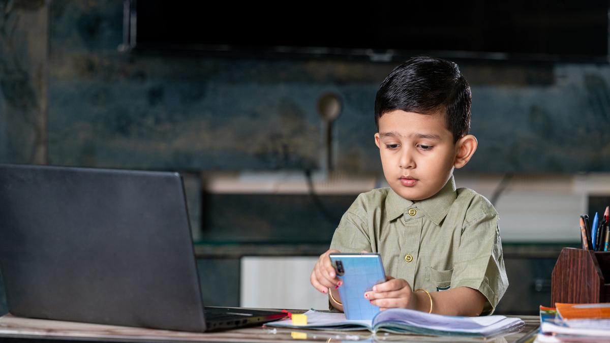 Curriculum: How should AI be taught to children?